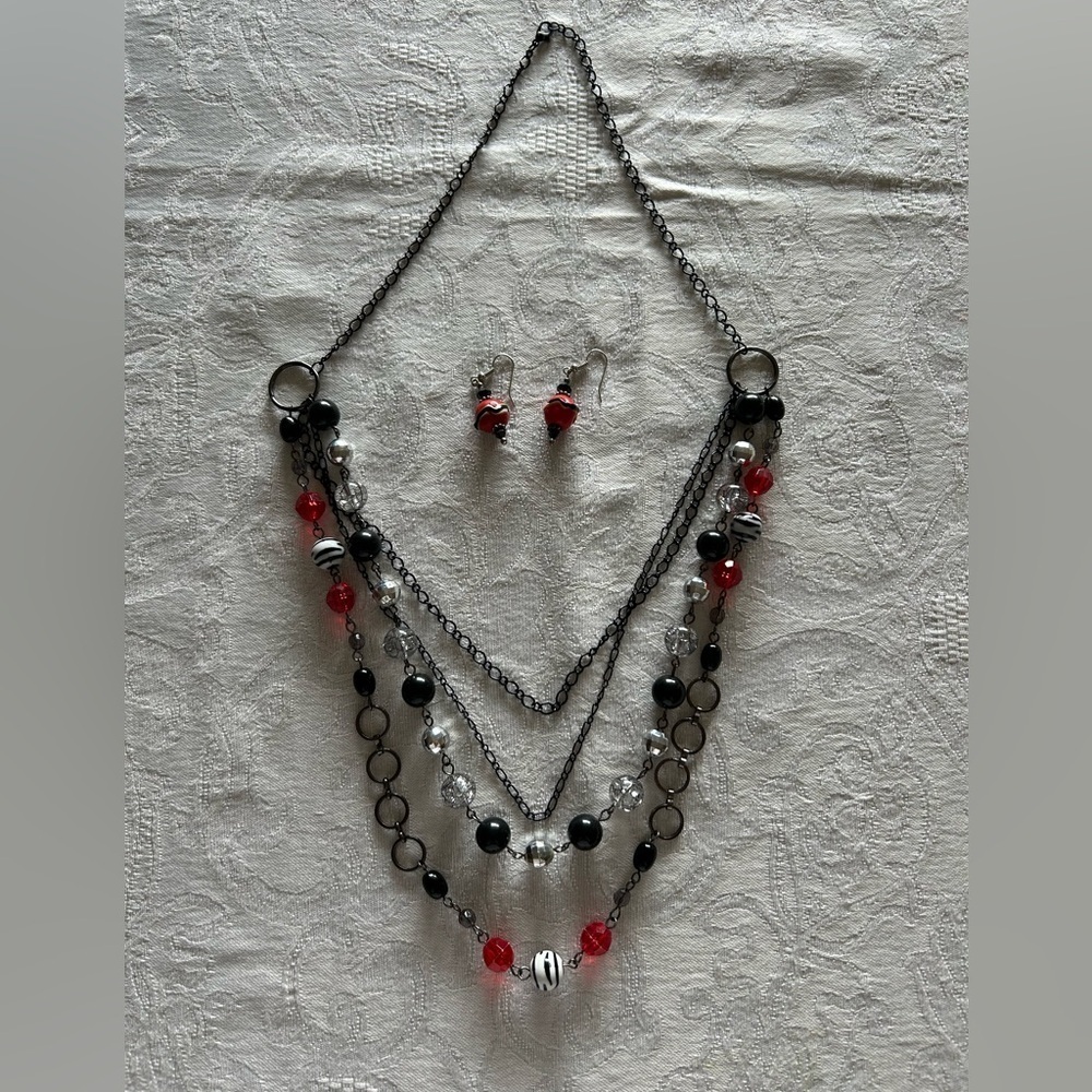 Elegant Black and Red Beaded Necklace Set